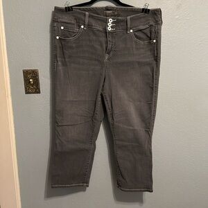 Torrid crop Jegging grey with white detail sz 18